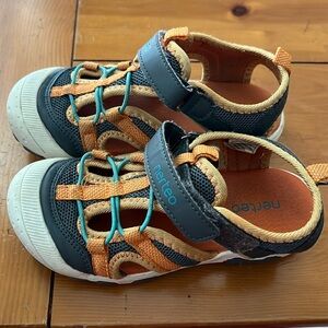 Girls nerteo shoes orange size 12